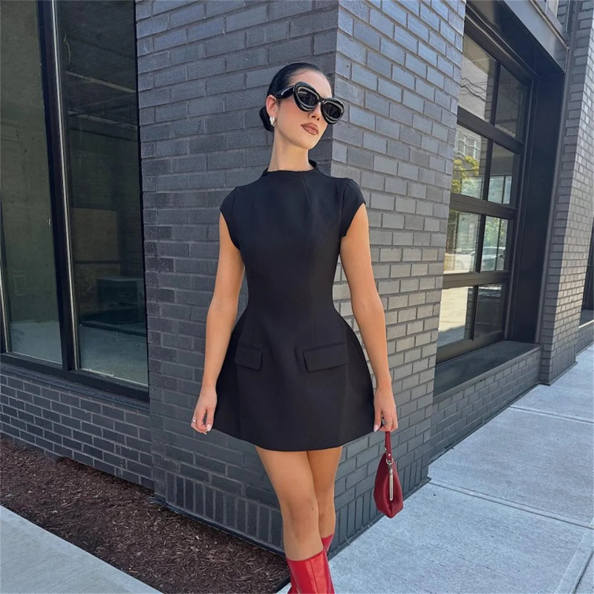 Casual Pretty Sleeveless Slim Mini Dress Women 2024 Summer Sexy O Neck High Waist Black Short Dresses Elegant